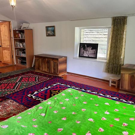 Toktogul Ghesthouse Hotel Buitenkant foto