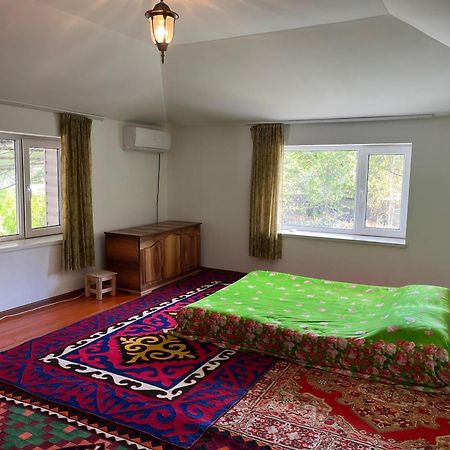 Toktogul Ghesthouse Hotel Buitenkant foto