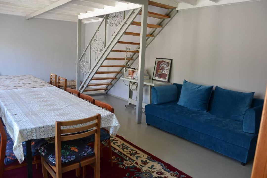 Toktogul Ghesthouse Hotel Buitenkant foto