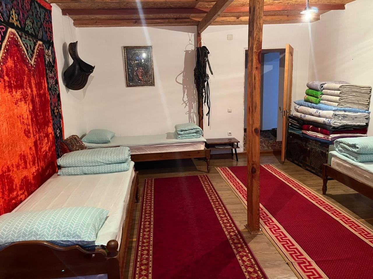 Toktogul Ghesthouse Hotel Buitenkant foto