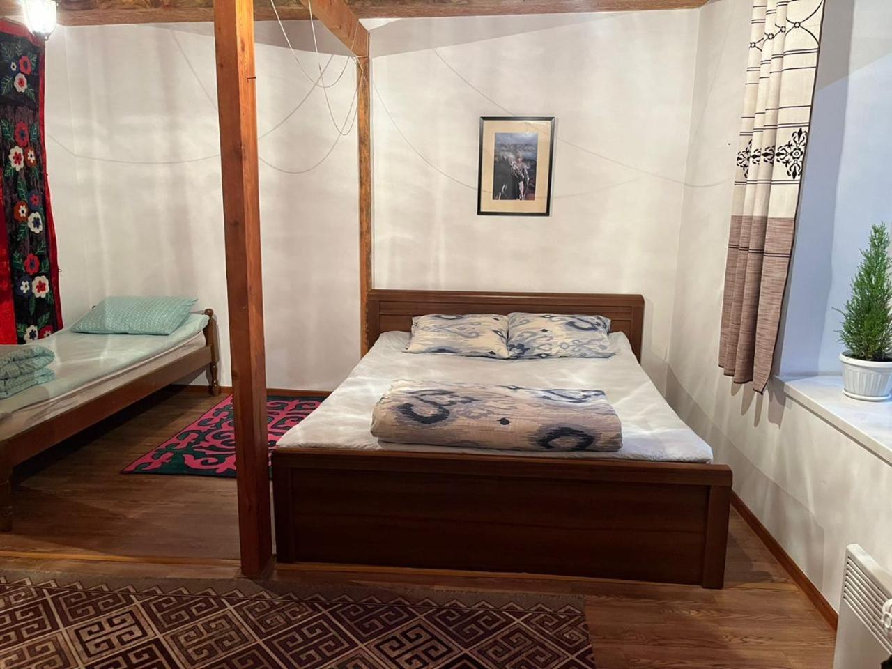 Toktogul Ghesthouse Hotel Buitenkant foto