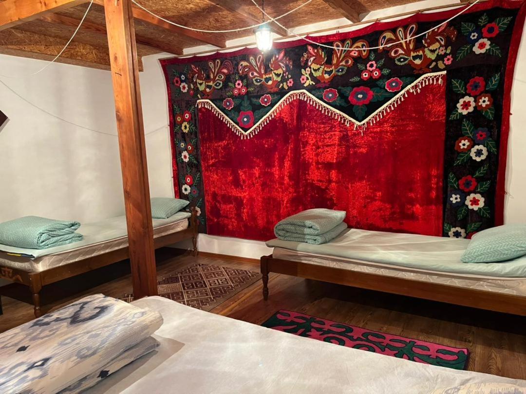 Toktogul Ghesthouse Hotel Buitenkant foto