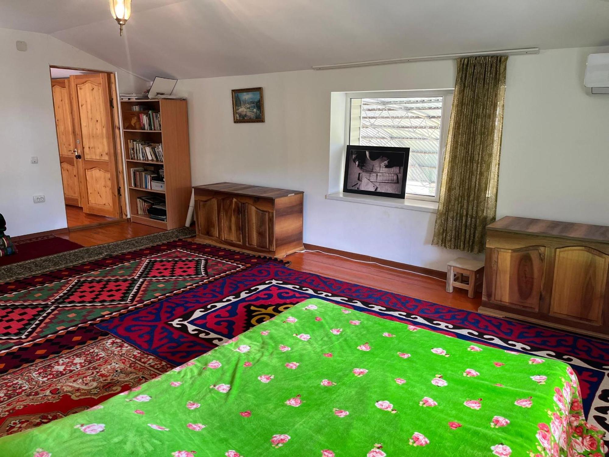 Toktogul Ghesthouse Hotel Buitenkant foto