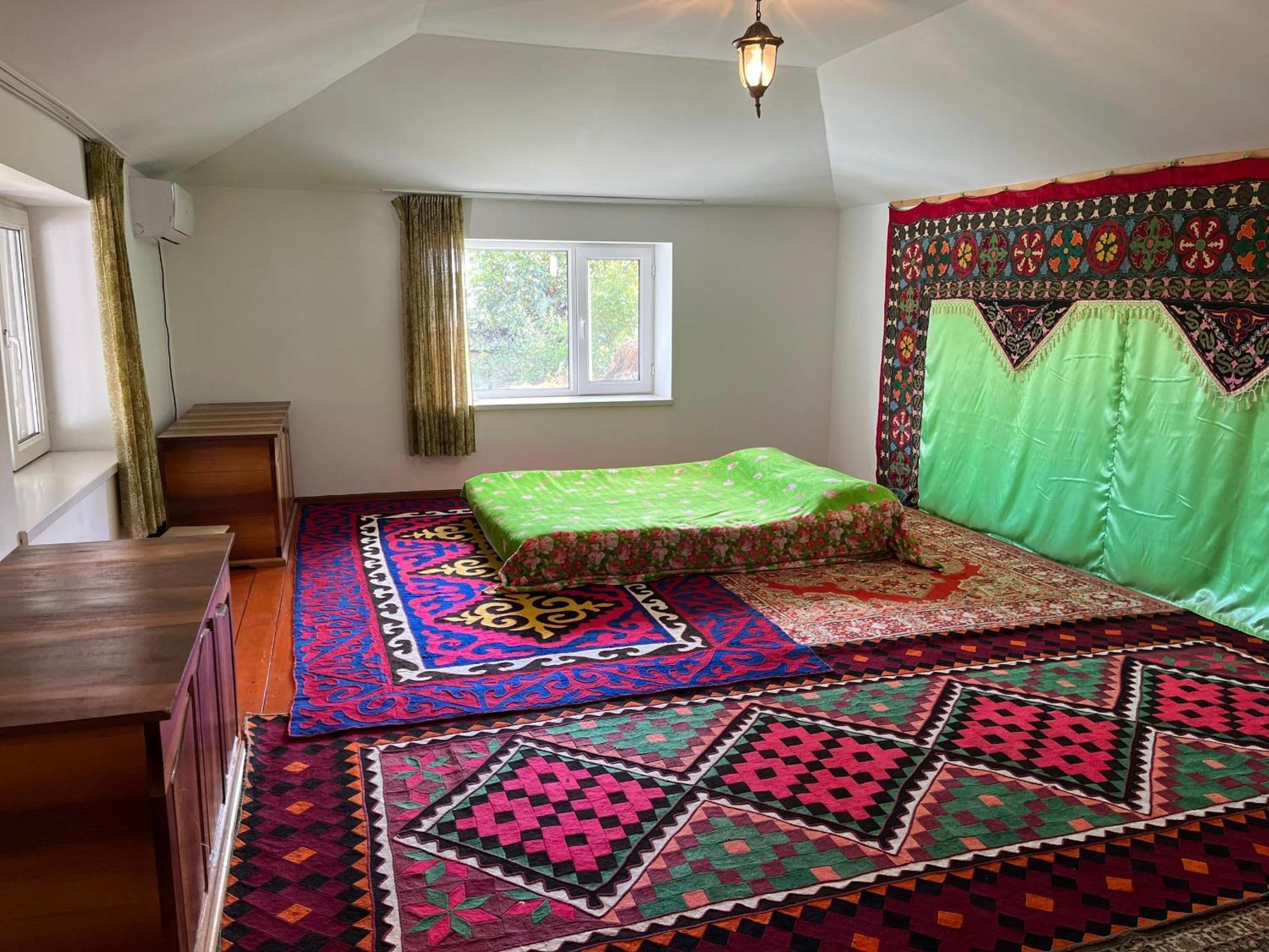 Toktogul Ghesthouse Hotel Buitenkant foto